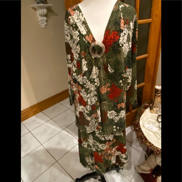 Two piece skirt and top in sage red white and gold great career outfit size 1x - Picture 2 of 7